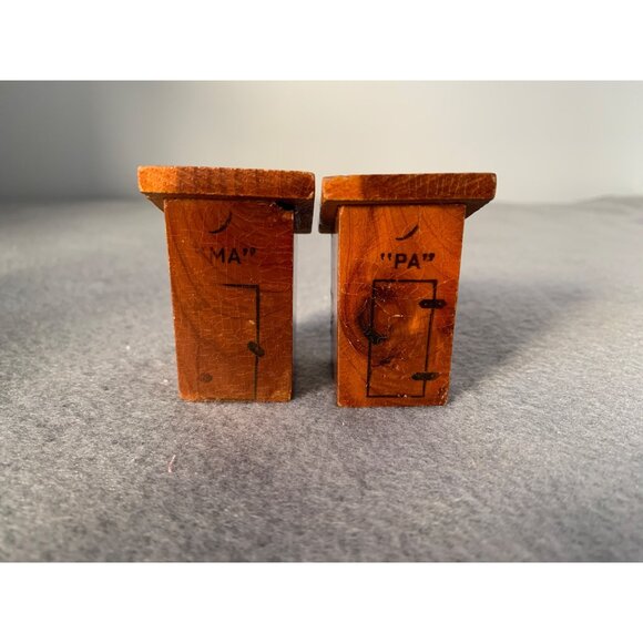 Vintage "Ma" & "Pa" Outhouse Wooden Salt & Pepper Shakers - Picture 6 of 8